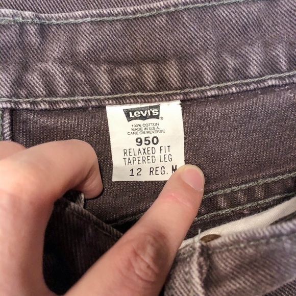 Vintage Levi’s 950s - High Waisted Mom Jeans - Picture 6 of 6